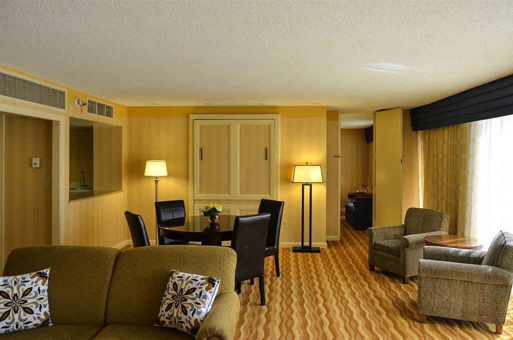 Doubletree By Hilton Hotel Houston Greenway Plaza Exterior photo